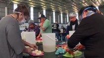 ARJANTIN - Arjantin Askerleri Korona İle Mücadelede Yemek Düşük Gelirli Ailelere Dağıtıyor