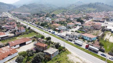 Bafa'da Araç Kuyruğu Havadan Görüntülendi