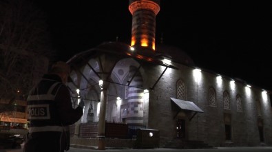 Erzurum'da Camilerden Dualar Yükseliyor