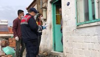 İzmir'de Jandarma, İhtiyaç Sahiplerine Sosyal Yardımları Ulaştırdı Haberi