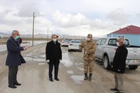 JANDARMA KOMUTANI - Karantinadaki Mahalleye Gıda Ve Temizlik Malzemesi Desteği