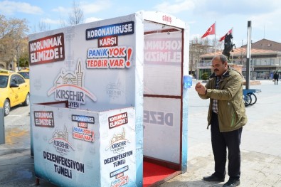 Kırşehir'de, Belediye Şehirde 3 Noktaya Dezenfekte İstasyonu Kurdu