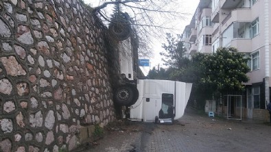 Kocaeli'nde tır kazası görenleri şaşırttı