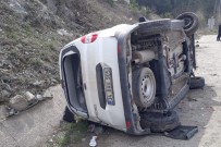 ŞELALE - Kontrolden Çıkan Araç Takla Attı; 2 Yaralı