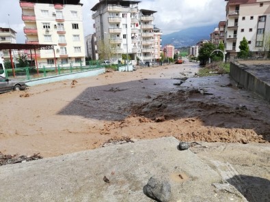 Osmaniye'de Şiddetli Yağış Sele Dönüştü