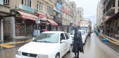 Sağanak Yağmur Nedeniyle Vatandaşlar 'Evde Kaldı'