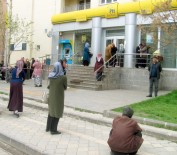 SOSYAL YARDIM - Yardım Paraları İhtiyaç Sahiplerinin Evlerine Götürülüyor