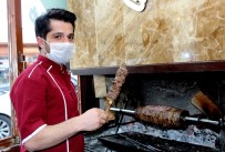 Erzurum'a Özgü Lezzet 'Cağ Kebap' İftar Sofralarının Vazgeçilmezi Oldu