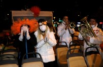 Adanalılar Portakal Çiçeği Karnavalı'nı Balkonlarda Kutladı