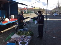 MASKE DAĞITIMI - Bingöl'de Pazar Ve Duraklarda Maske Dağıtıldı