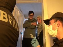 İL EMNİYET MÜDÜRLÜĞÜ - Bursa Emniyeti Sokak Sokak Vatandaşlara Para Dağıttı