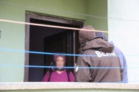 SOSYAL YARDIM - Evler Tek Tek Gezilerek Dağıtıyor