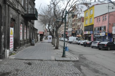 Kars'ta Cadde Ve Sokaklar Boşaldı