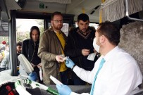 BÜYÜKŞEHİR BELEDİYESİ - Konya Büyükşehir Toplu Ulaşımı Kullanan Yolculara Maske Dağıttı