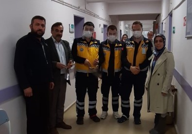 Okulda Üretilen Yüz Koruyucu Siperlik Maskeler Hastane Yönetimine Teslim Edildi