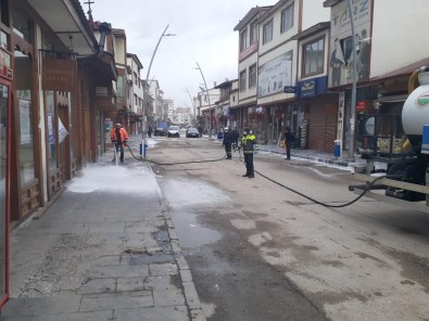 Pasinler'de Cadde Ve Sokaklar Dezenfekte Edildi