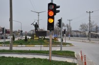 FARKıNDALıK - Trafik Işıklarında Uyarı