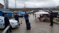 FARKıNDALıK - Tufanbeyli'de Zabıta, Vatandaşları Dezenfektan İle Karşıladı