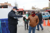 PAZARCI - Akhisar Belediyesi Pazar Yerinde 5 Bin Maske Dağıttı