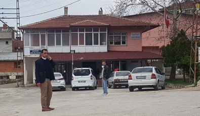 Bilecik'te Bir Köyde 15 Kişi Ev Karantinasına Alındı