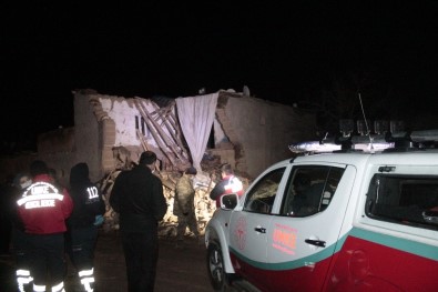 Diyarbakır'da Aşırı Yağışlardan Dolayı Kerpiç Ev Çöktü