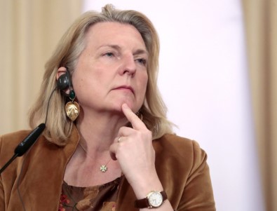 Eski Avusturya Dışişleri Bakanı Kneissl, Eşinden Şiddet Gördüğünü Açıkladı