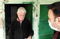 ÖĞRETMENLER - Gönüllü Öğretmenler Yaşlıların Maaşını Dağıttı