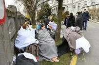 HASTANE - İtalya'da Hastalar Sokaklarda Yatırılırken, Cenazeler Koridorlarda Birikti