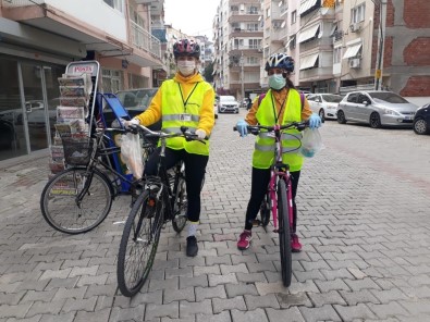İzmir'de Gönüllü Ekip, Yaşlılara Yardım İçin Pedal Basıyor
