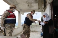 SOSYAL YARDIM - Jandarma Ev Ev Gezdi, Köylüler Ekiplere Teşekkür Etti