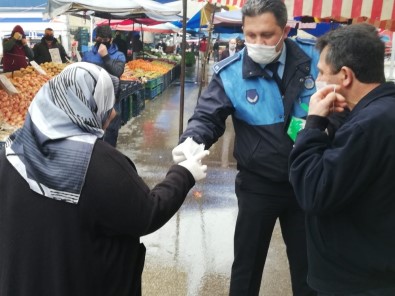 Körfez'de Vatandaşlara 5 Bin Maske Dağıtıldı