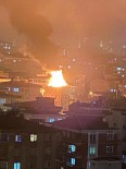 YANGINA MÜDAHALE - Samsun'da Çatı Yangını Korkuttu