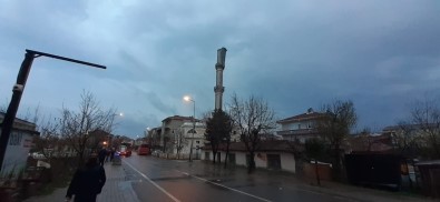 Tekirdağ'da Şiddetli Fırtına Cami Minaresini Yıktı