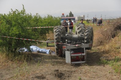 Traktörün Altında Kalan Sürücü Hayatını Kaybetti