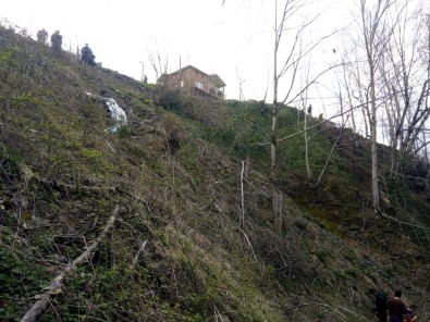 Uçuruma Yuvarlanan Amcayı OBB Ekibi Kurtardı