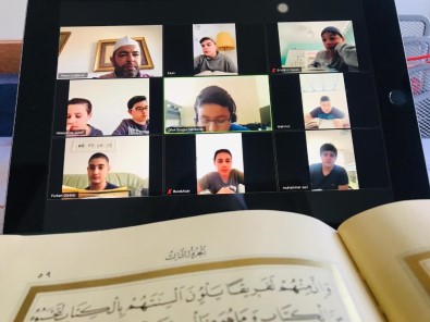 Almanya'da Kur'an Kursu Öğrencilerine Uzaktan Eğitim Veriliyor