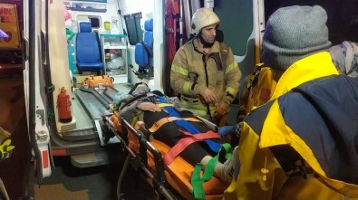 Başakşehir'de Hafif Ticari Araç İle Çarpışan Otomobil Takla Attı Açıklaması 3 Yaralı