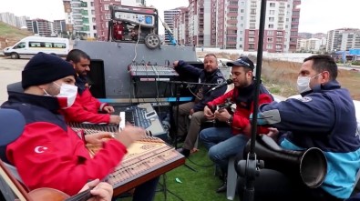 Evden Çıkamayanlara Seyyar Konser