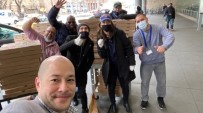 SOHO - New York'un Türk Pizzacısı Hakkı Akdeniz, Evsizlere Ve Türk Öğrencilere Pizza Ve Maske Dağıttı