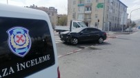ERCIYES - Otomobiller Çarpıştı Açıklaması 2 Yaralı