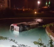 DİREKSİYON - Yok Böyle Kaza... Alkollü Direksiyona Geçti Site Havuzuna Uçtu