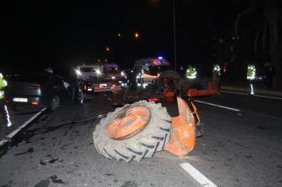 Alkollü Sürücü Traktöre Arkadan Çarptı Açıklaması 3 Yaralı