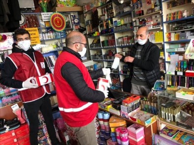 Çıldır Kızılay'dan Esnafa Ücretsiz Maske