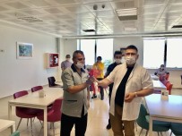 Finike Devlet Hastanesinde Sağlık Çalışanlarından Temizlik Personeline Sürpriz Haberi