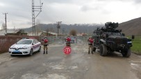 YAZLA - Jandarma Karantinaya Alınan Yerleşim Alanlarında Nöbetini Sürdürüyor