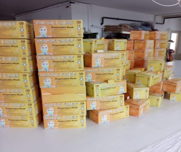 Kocaeli'de Kaçak Üretilen 5 Bin Adet Maske Ele Geçirildi