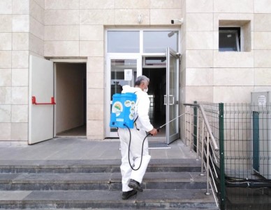 Toroslar'ın Her Köşesi Gün Boyu Dezenfekte Ediliyor