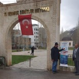 Bahçesaray  Belediyesinden El Dezenfekte İstasyonu