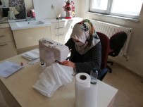 Bulanıklı Halk Eğitim Merkezindeki Usta Öğreticiler Maske Üretiyor
