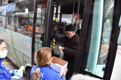 Büyükşehirden Vatandaşlara 150 Bin Maske